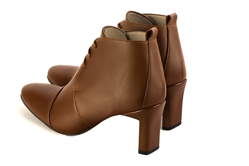 Caramel brown women's ankle boots with laces at the front. Round toe. Medium comma heels. Rear view - Florence KOOIJMAN